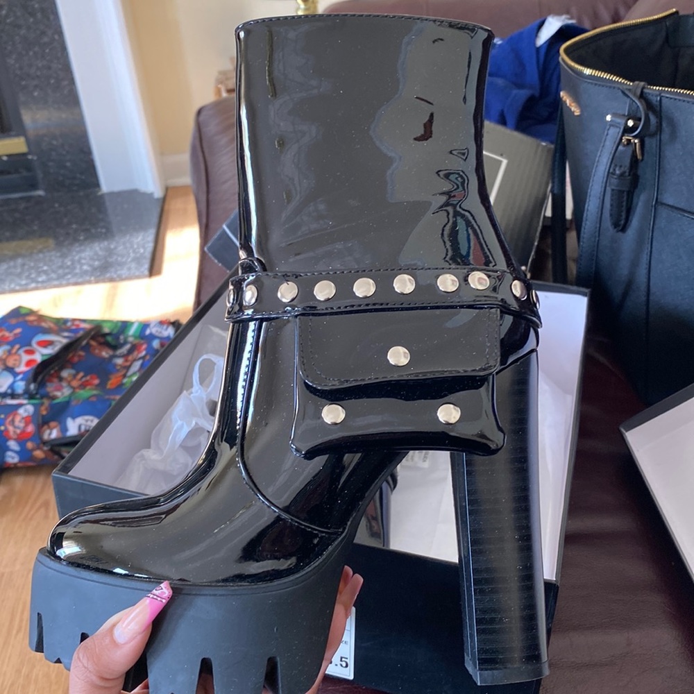 AZALEA WANG IM NOT YOUR DOLL CHUNKY HEEL BOOTIE IN Patent BLACK women’s size 8.5